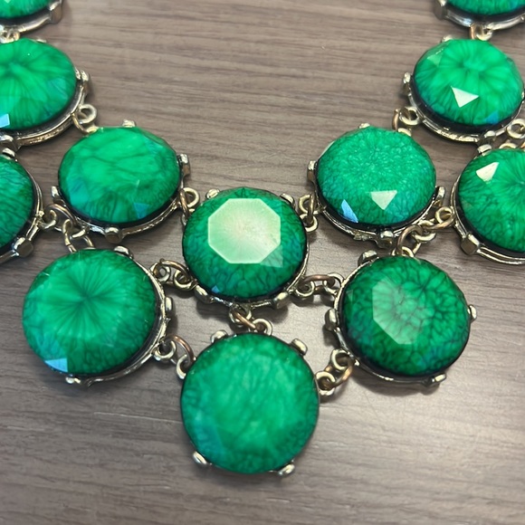 Green statement necklace - Picture 2 of 3